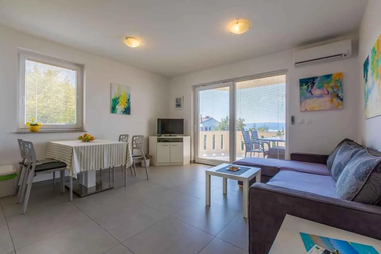 Apartments In Crikvenica 14043 ドラマリ