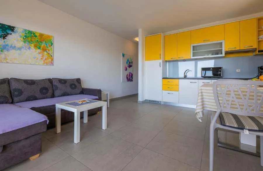 Apartments In Crikvenica 14043 Dramalj