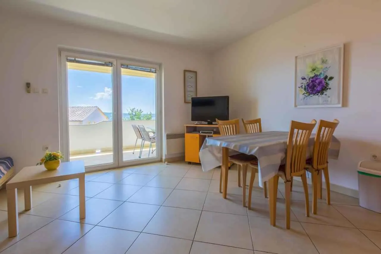 Apartments In Crikvenica 14043 ドラマリ