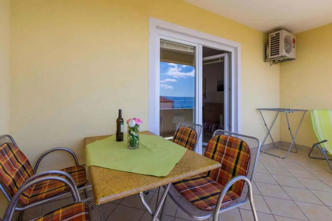 Apartments In Crikvenica 14043 ドラマリ